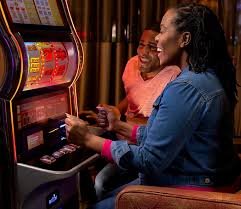 Antarmuka Blackjack wahyu4d menampilkan opsi permainan hit, stand, double down, dan split